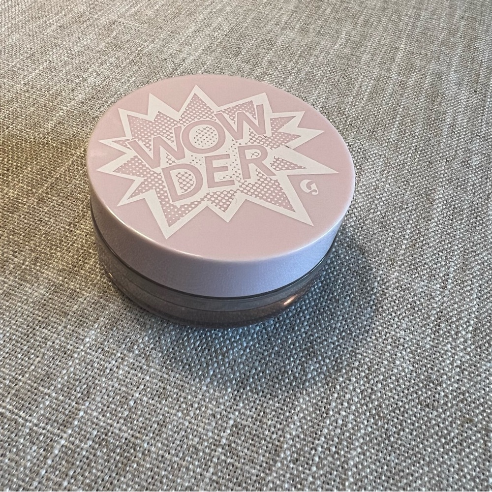 Glossier Wowder in Dark/Deep G1-G3